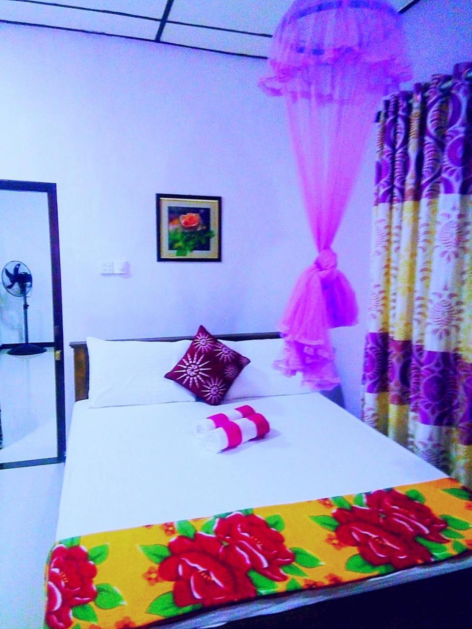 Hôtel Gloriya Mathews à Negombo Extérieur photo